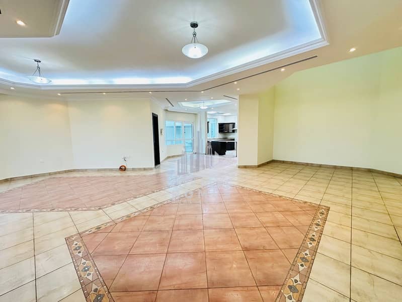 7 Bedroom / 2 Majlis / 3 Hall / Pool / Maid /