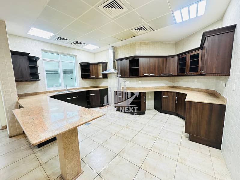 7 Bedroom / 2 Majlis / 3 Hall / Pool / Maid / - Image 6