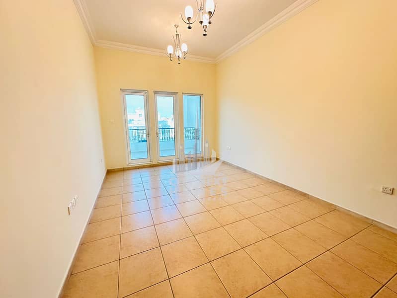 7 Bedroom / 2 Majlis / 3 Hall / Pool / Maid / - Image 12