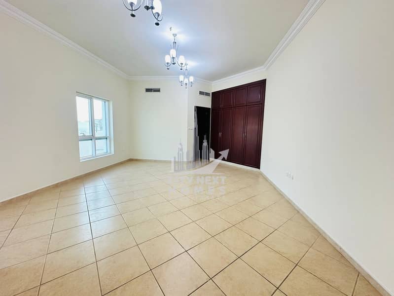 7 Bedroom / 2 Majlis / 3 Hall / Pool / Maid / - Image 15