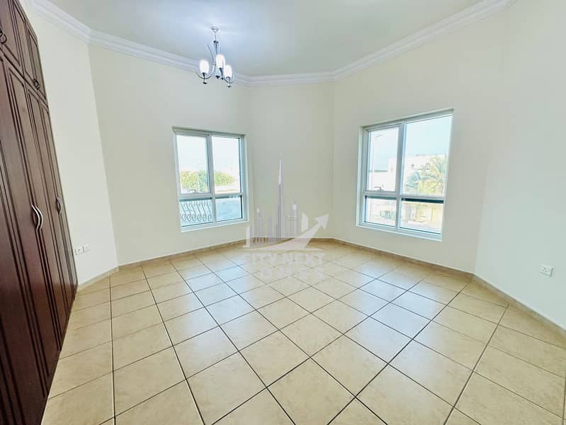 7 Bedroom / 2 Majlis / 3 Hall / Pool / Maid / - Image 16