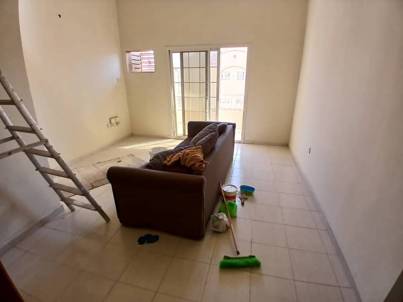 Lavish 1bhk fully family Building with Balcony just rent 28k