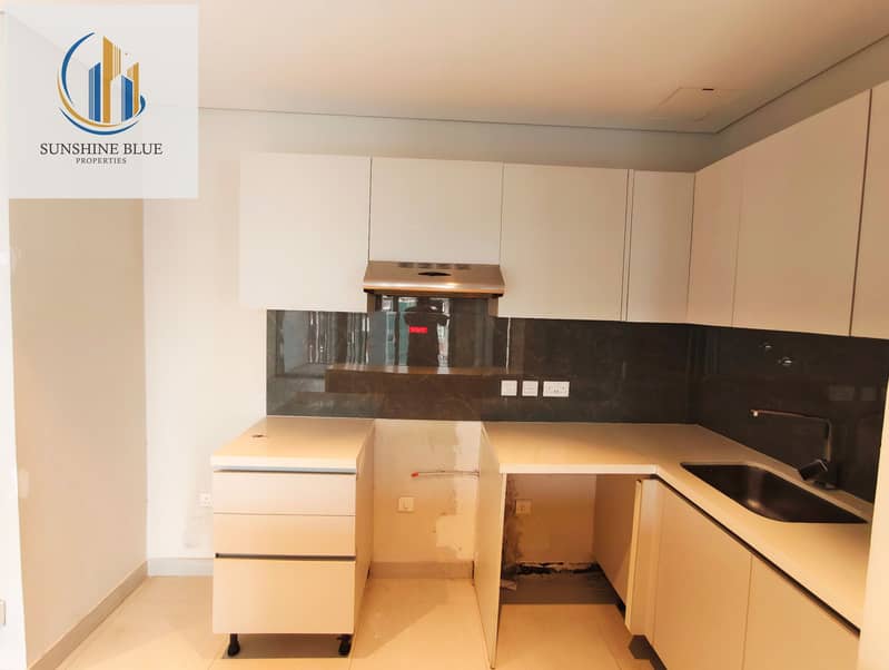 BURJ VIEW STYLISH KITCHEN BRIGHT & HUGE UNIT - Image 6
