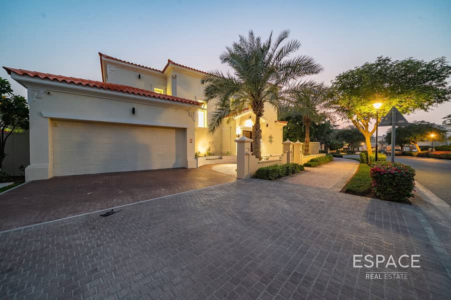 Exclusive |Corner Plot |Upgraded |Vacant