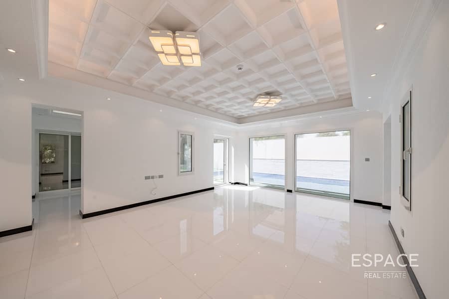 Exclusive |Corner Plot |Upgraded |Vacant