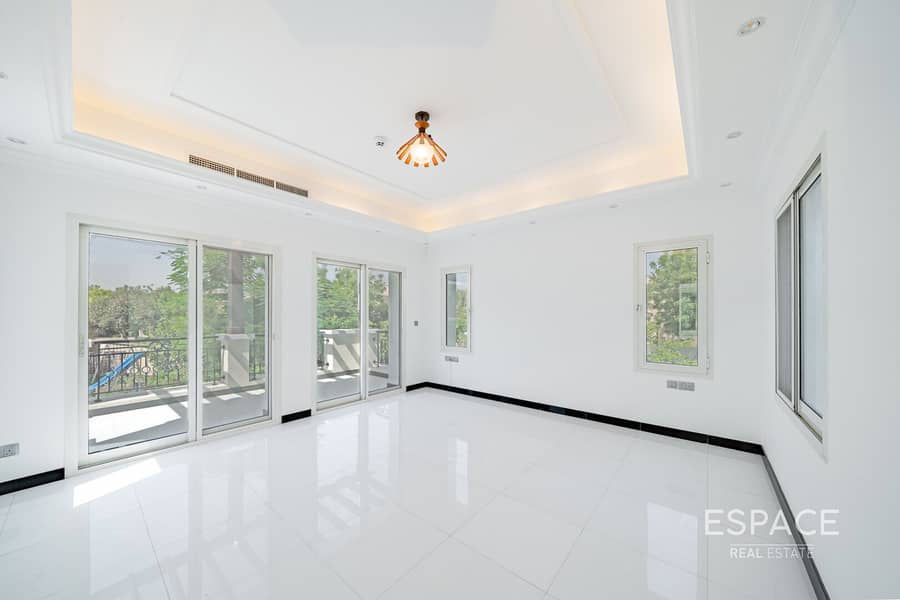 Exclusive |Corner Plot |Upgraded |Vacant