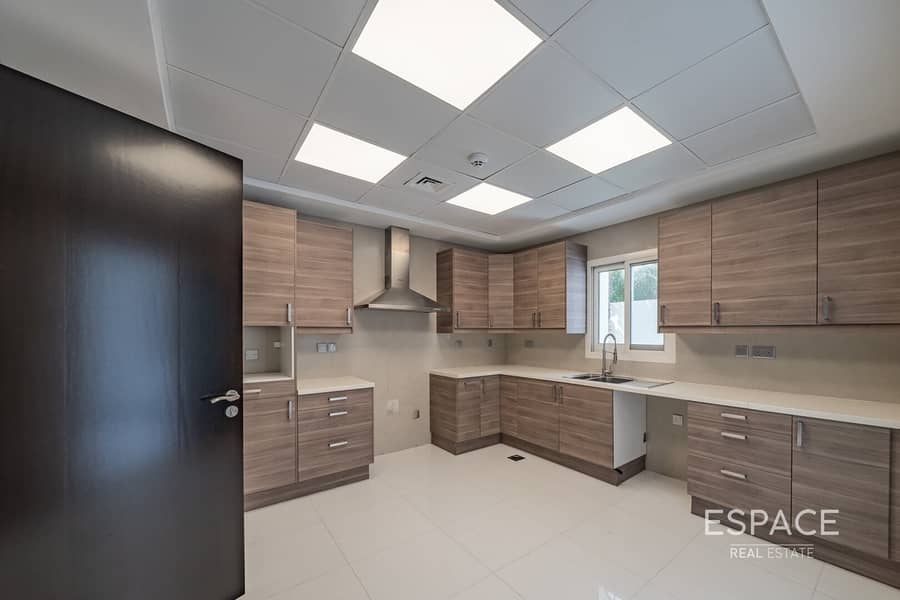 Exclusive |Corner Plot |Upgraded |Vacant - Image 7