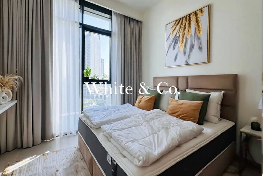 Furnished | Waterfront | Corner Apartment
