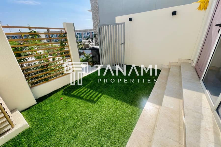 Pool View | Brand New | Bright and Sunny - Image 9