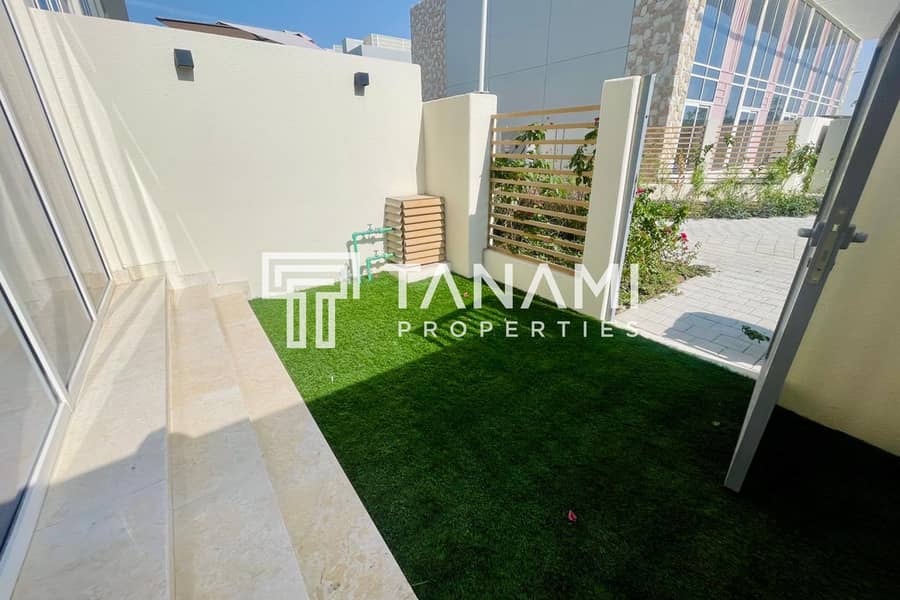 Pool View | Brand New | Bright and Sunny - Image 13