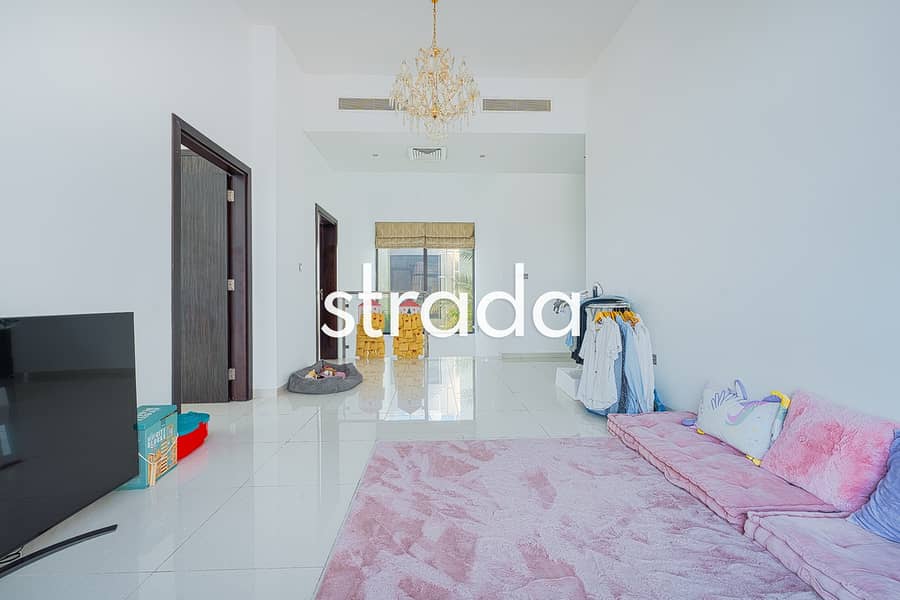 Park views | Stand alone | Private pool - Image 14