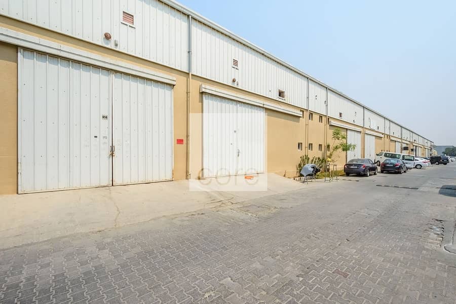 Well maintained warehouse in Al Quoz for rent