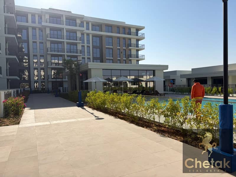 Great Layout | Holland Gardens | Well Maintained - Image 11