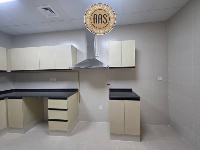 Full Brand New Building 3Bhk Plus Maids Room 140k Full Facilities - Image 7