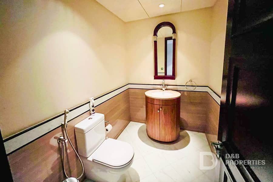 Sky High Luxury | Fountain Views | Vacant - Image 10