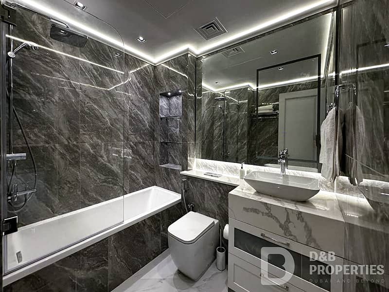 Full Burj Khalifa view | Fully Upgraded | Spacious - Image 10