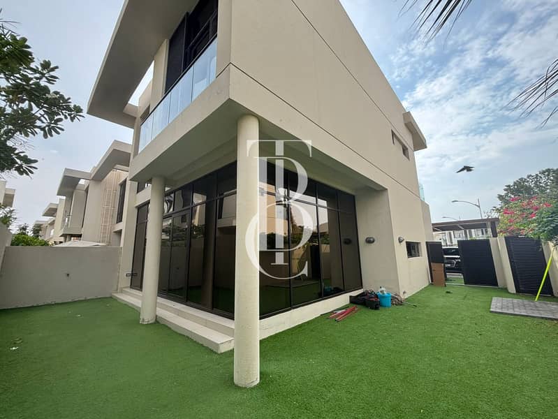 4 Bedroom Modern Townhouse | Perfect for Family