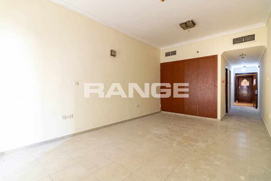 Large| Executive Bachelor| Ready To Move In