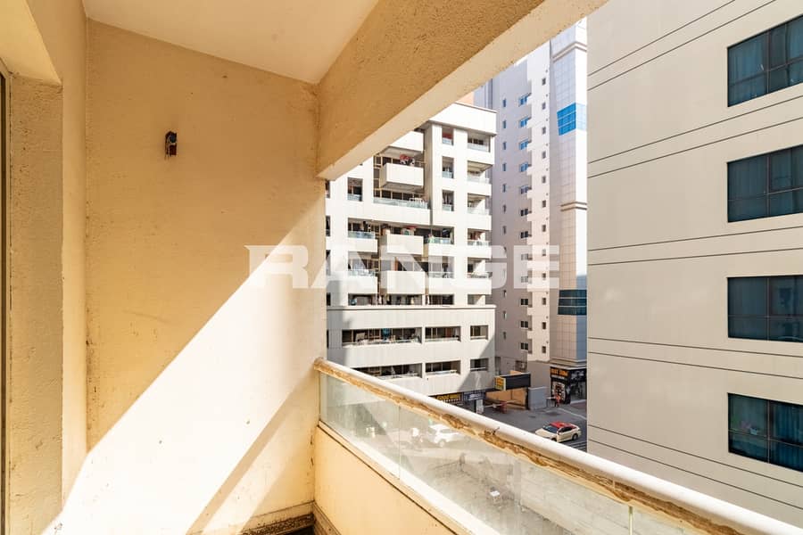 Large| Executive Bachelor| Ready To Move In - Image 9