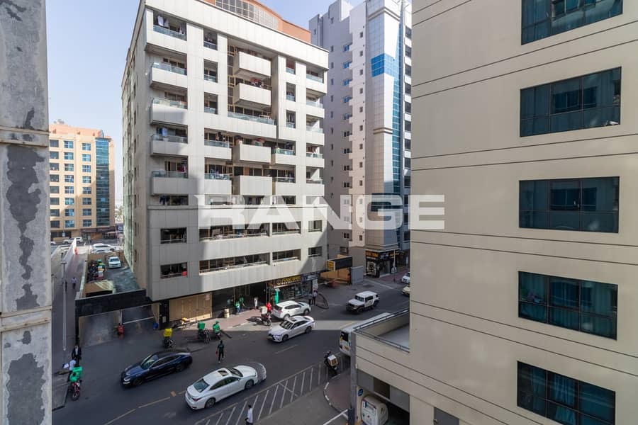 Large| Executive Bachelor| Ready To Move In - Image 12