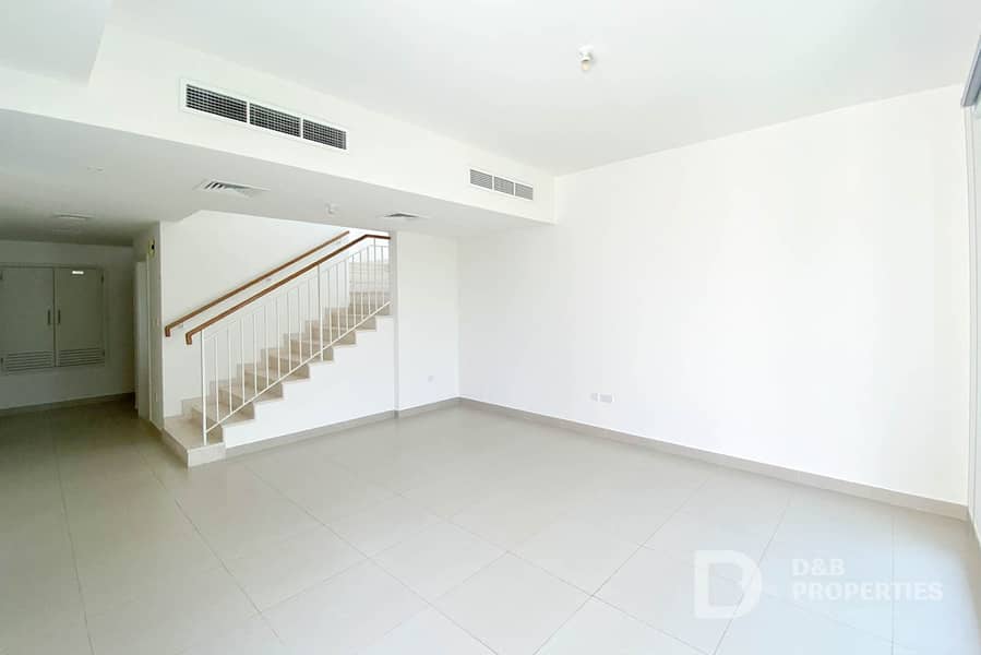 Single Row | Camel Track | Vacant | Private Garden