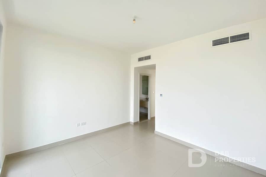 Single Row | Camel Track | Vacant | Private Garden