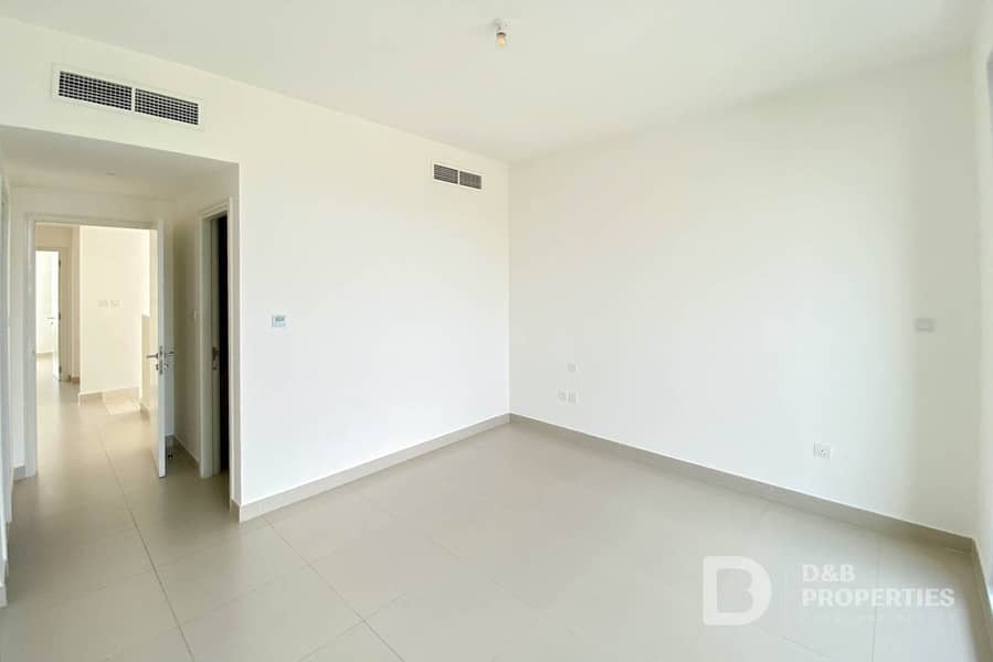 Single Row | Camel Track | Vacant | Private Garden