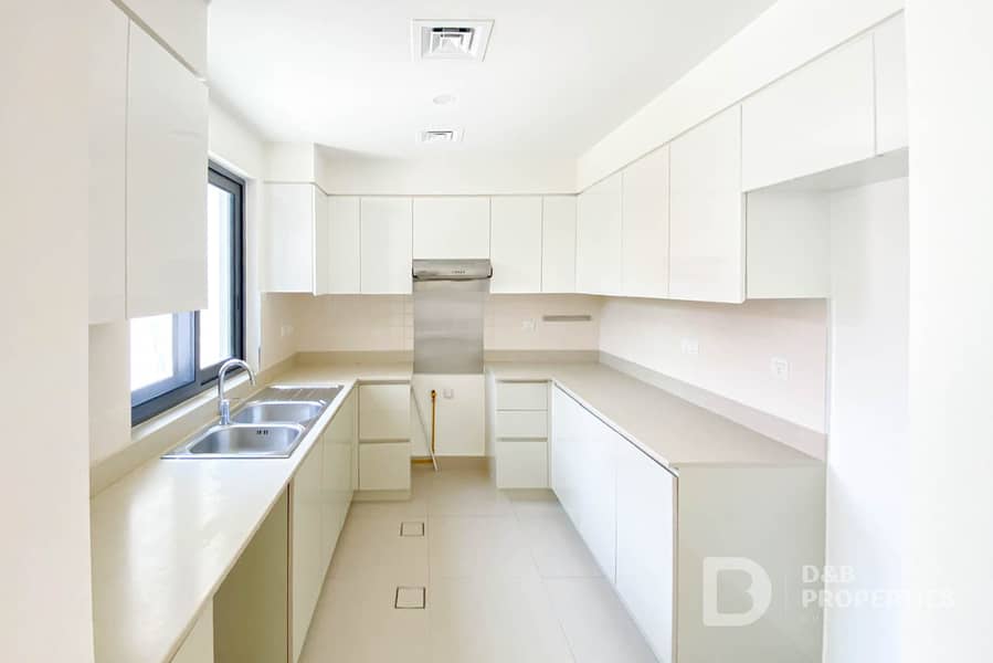 Single Row | Camel Track | Vacant | Private Garden