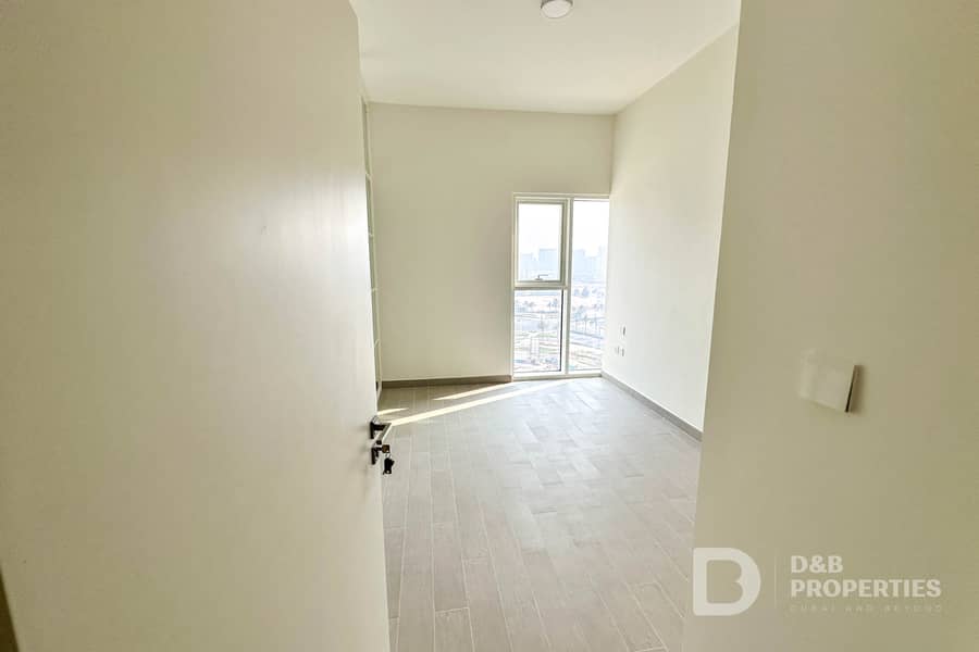 High Floor | Amazing Location | Golf Course - Image 7