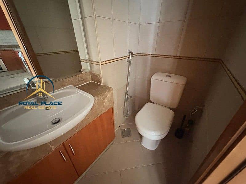 Chiller Free | Next to Metro | Unfurnished - Image 9