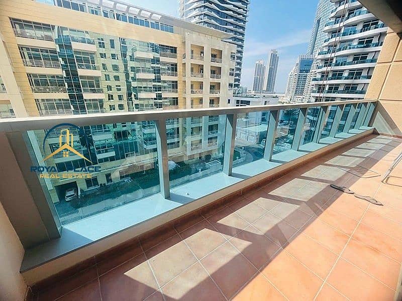 Spacious | Chiller-Free| Prime Location