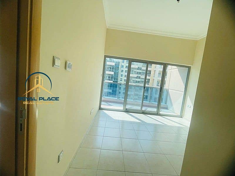 Spacious | Chiller-Free| Prime Location