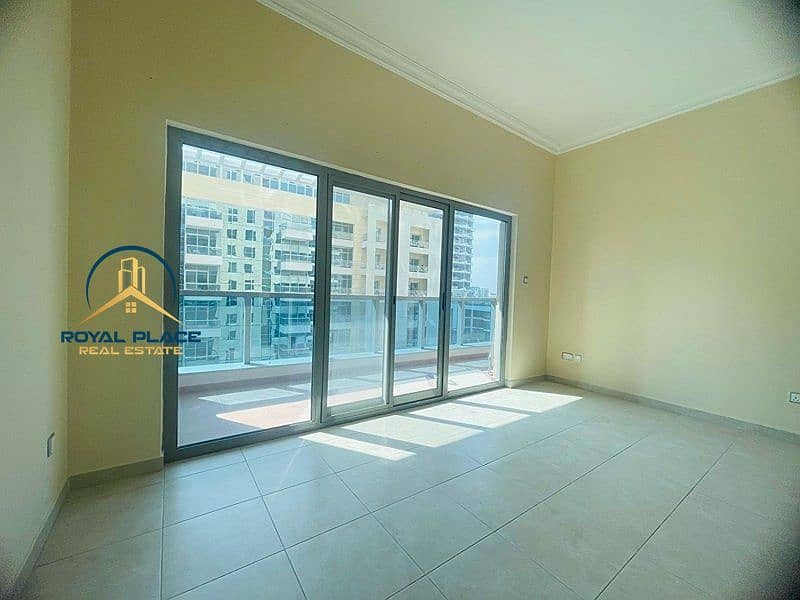 Spacious | Chiller-Free| Prime Location