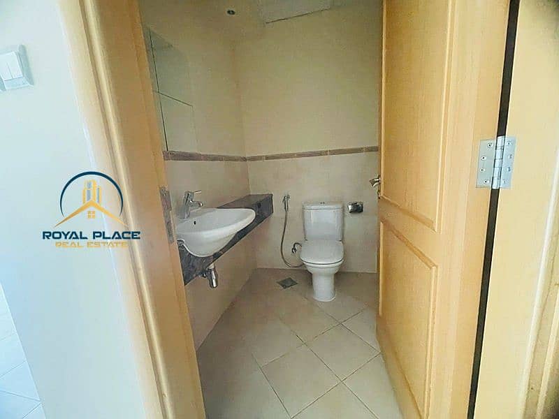 Spacious | Chiller-Free| Prime Location - Image 8