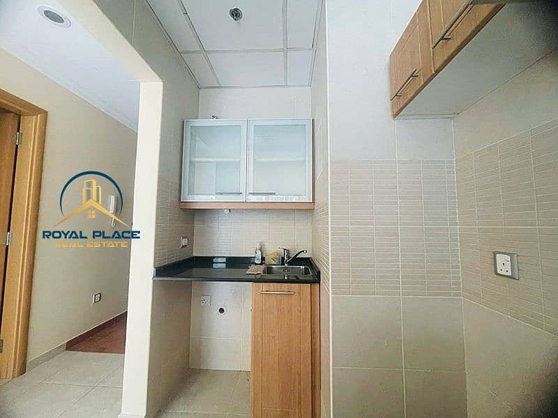 Spacious | Chiller-Free| Prime Location - Image 10