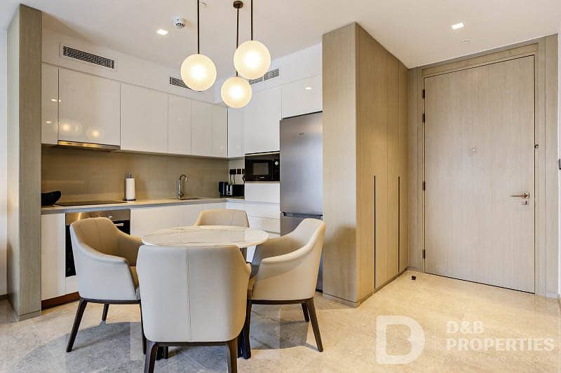 Downtown Skyline and Park View | Mid Floor - Image 7