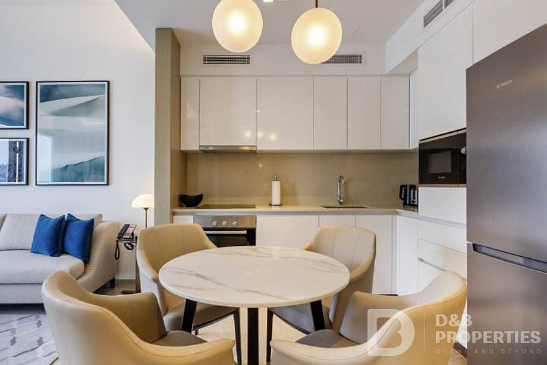 Downtown Skyline and Park View | Mid Floor - Image 8