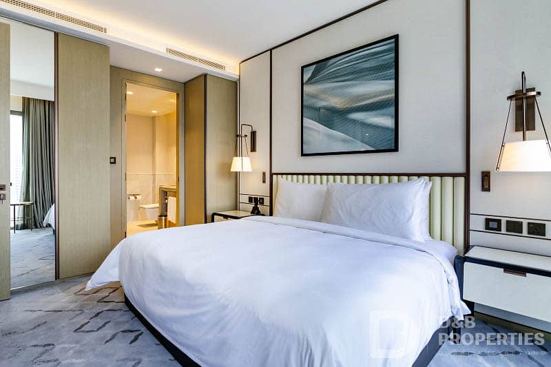 Downtown Skyline and Park View | Mid Floor - Image 9