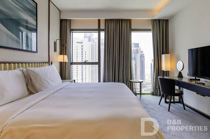 Downtown Skyline and Park View | Mid Floor - Image 10