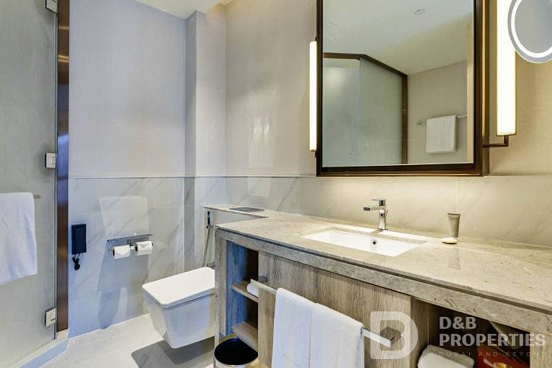 Downtown Skyline and Park View | Mid Floor - Image 13