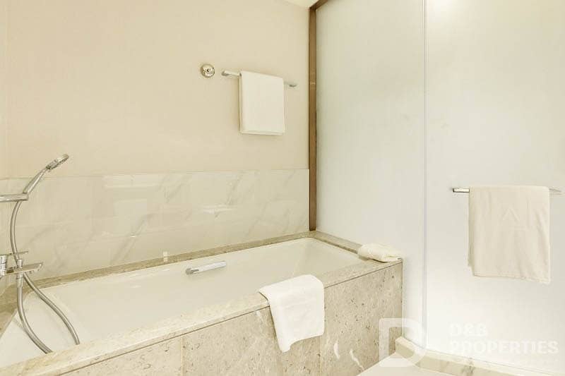 Downtown Skyline and Park View | Mid Floor - Image 14