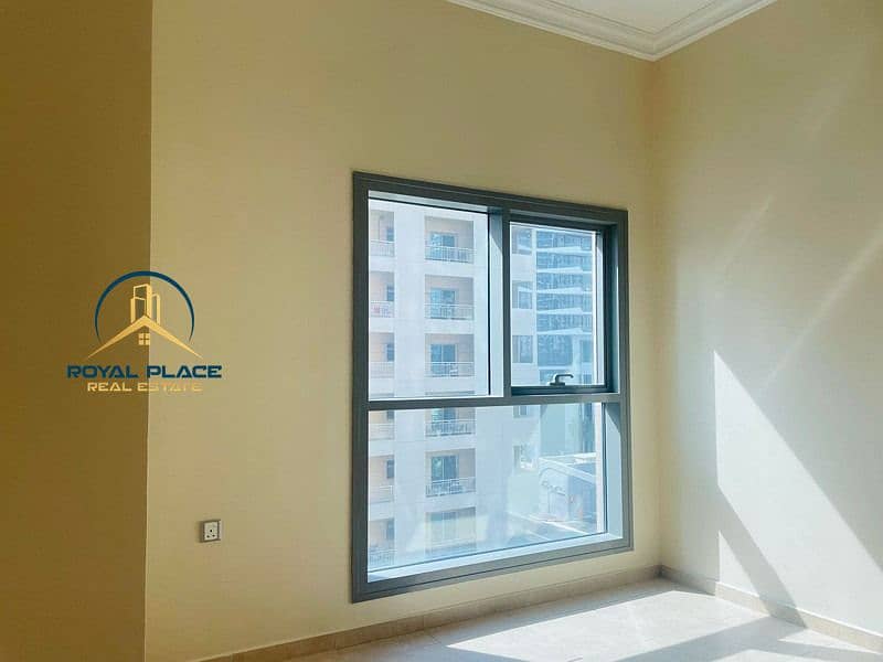 Spacious | Chiller Free | Near Metro