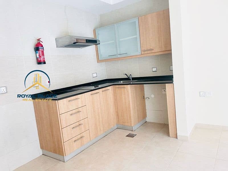 Spacious | Chiller Free | Near Metro