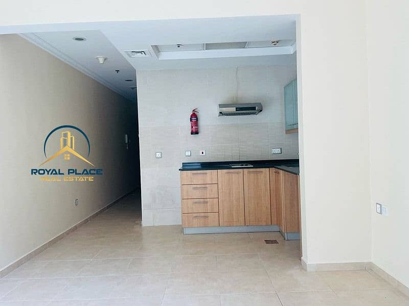 Spacious | Chiller Free | Near Metro