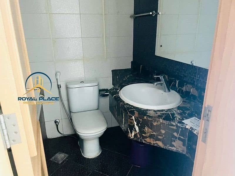 Spacious | Chiller Free | Near Metro - Image 6