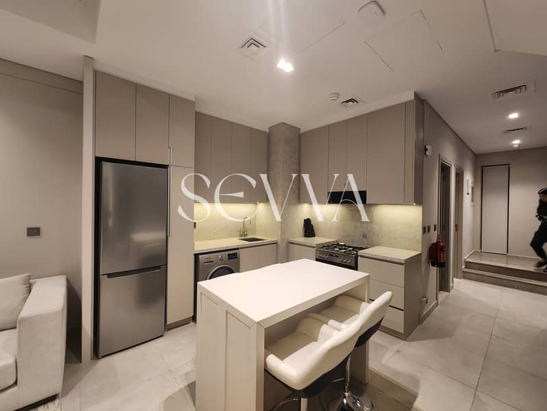 Fully Furnished - Burj Khalifa View - Tesla Charger - Vacant