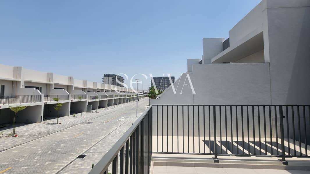 Fully Furnished - Burj Khalifa View - Tesla Charger - Vacant - Image 17