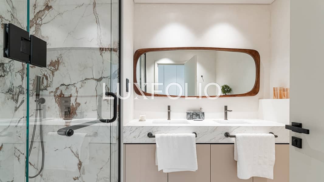 ULTRA LUXURY RENOVATION | SAUNA AND COLD PLUNGE BUILT IN | FULL MARINA VIEWS - Image 19