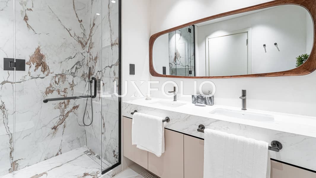 ULTRA LUXURY RENOVATION | SAUNA AND COLD PLUNGE BUILT IN | FULL MARINA VIEWS - Image 21