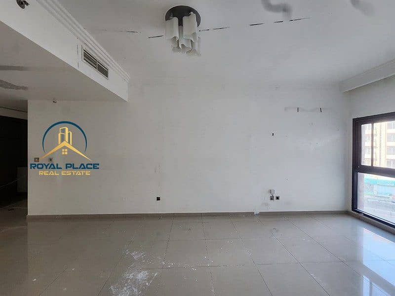 Spacious | Near Metro | Closed Kitchen